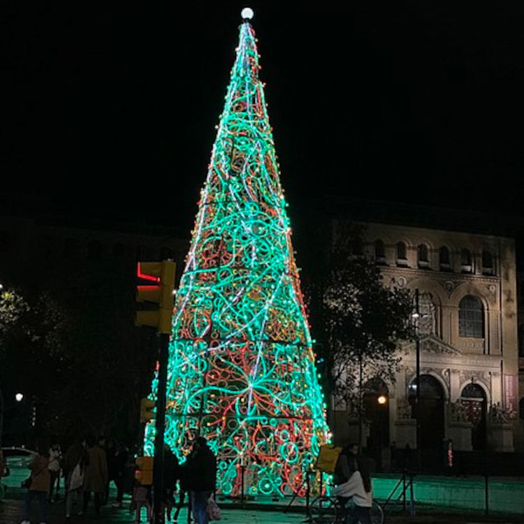 Images Music/KP WC Music 13 Xmas, Roxyuru, Christmas_tree_in_Zaragoza_01.jpg